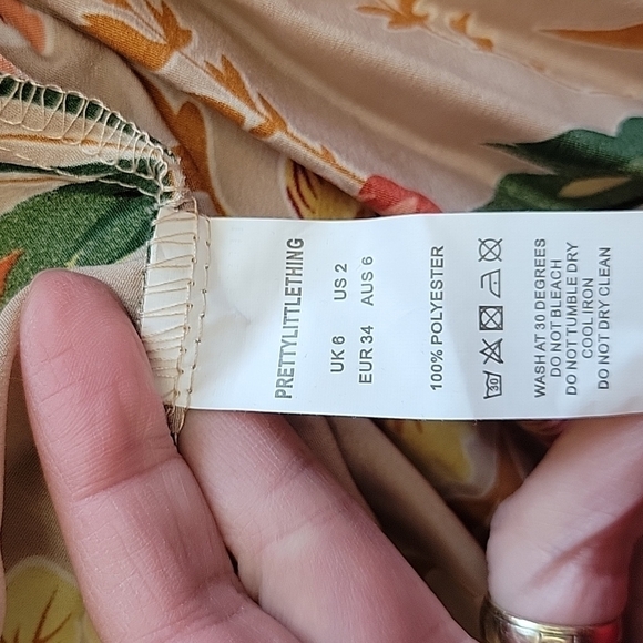 Prettyittlething Floral Dress 2 - Picture 6 of 11